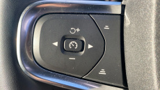 Volvo XC40 2.0 B4P Ultimate Dark 5dr Auto Petrol Estate